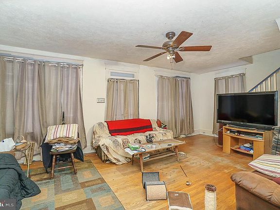 5th image of 1123 Harrisburg Pike