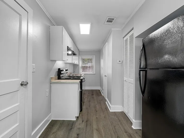 7707 N Huntley Ave — Photo 9