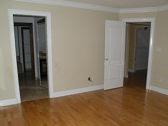 4th image of 1300 N Maryland St