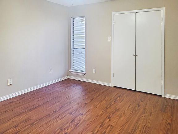 3rd image of 304 Manuel Dr APT A