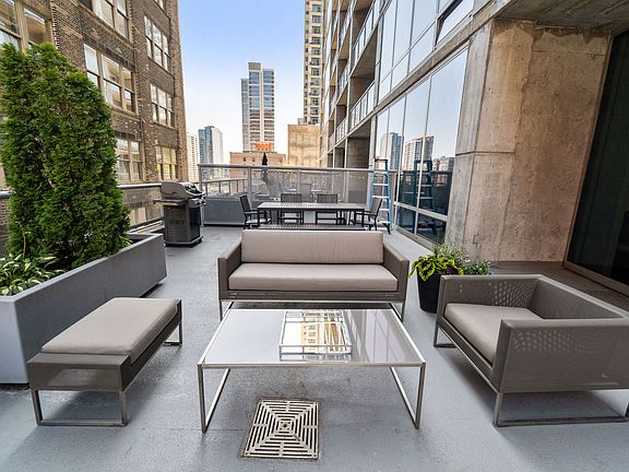 3rd image of 611 S Wells St Unit 702