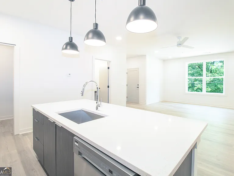 240 Martha Dr #110 — Photo 3