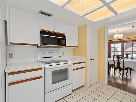 4th image of 114 HIDDEN OAK DRIVE