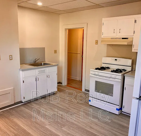 596 Preble St #4 — Photo 1