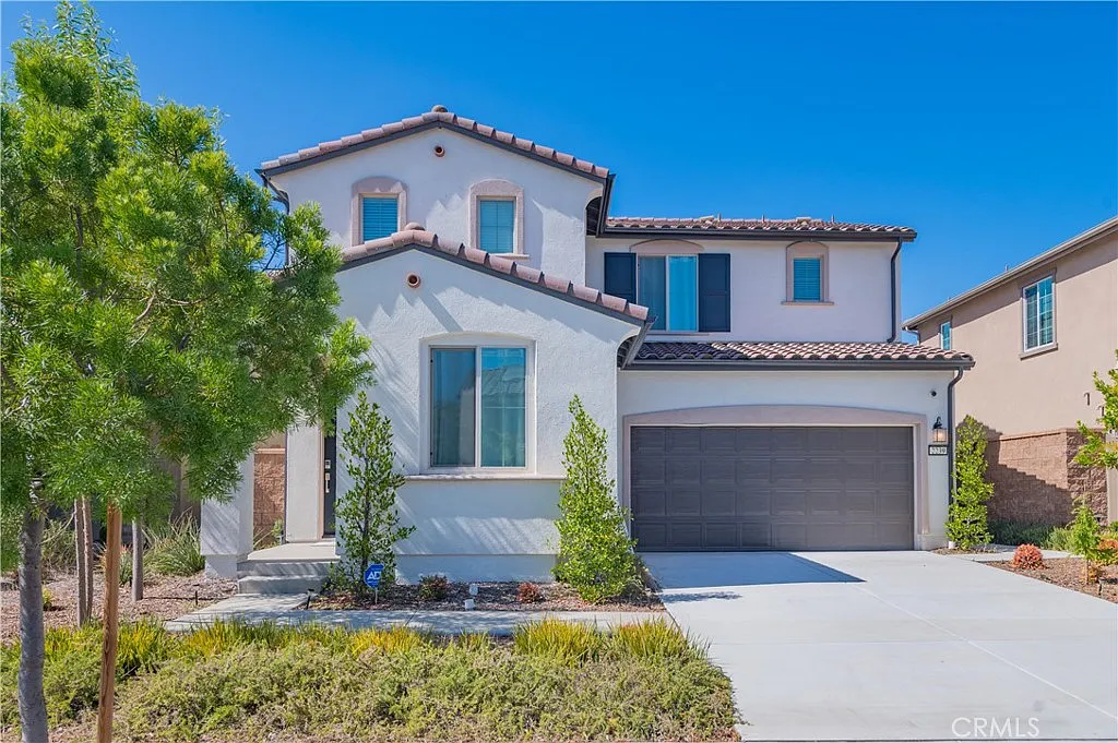4 bed, 2464 sqft, $4,990 — Photo 1