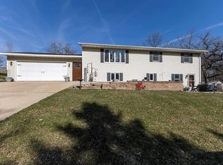 301 Colina Verde Ct, Darlington, WI 53530
