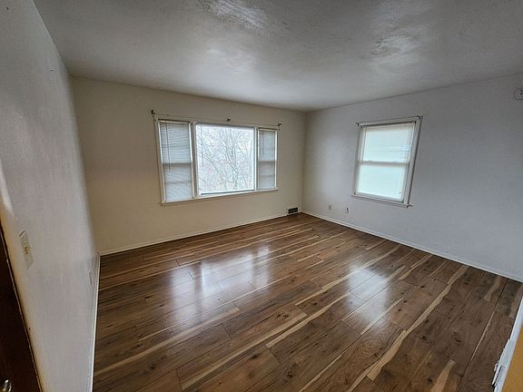 2nd image of 1324 E 10th St APT 5