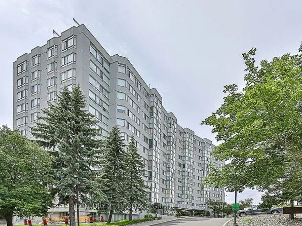 270 Davis Dr #1112, Newmarket, ON L3Y 8K2