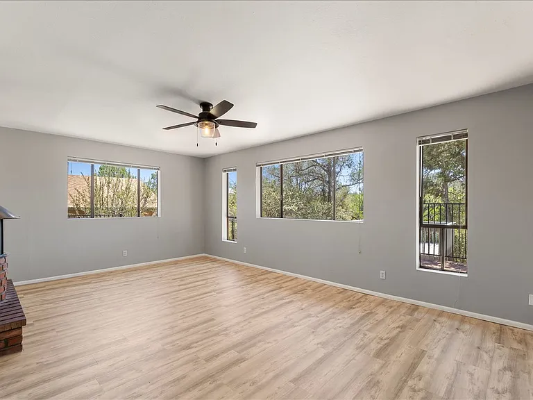 642 Sunrise Blvd — Photo 4