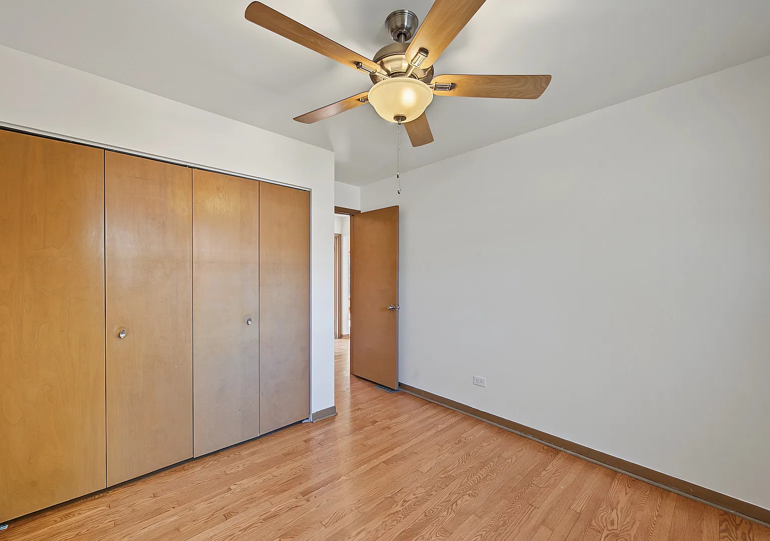 3 bed, 1000 sqft, $2,100 — Photo 3
