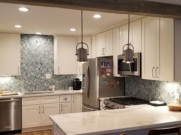 2nd image of 2041 Oliver Ave