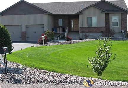 3100 sq. ft. fully finished 4bdrm. 3bth Beautiful Home in Rigby
