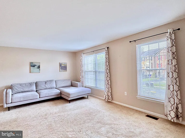 354 N Barrington Ct — Photo 6