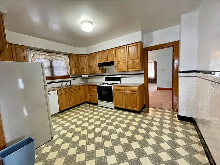 204 Rogers Ave N — Photo 19