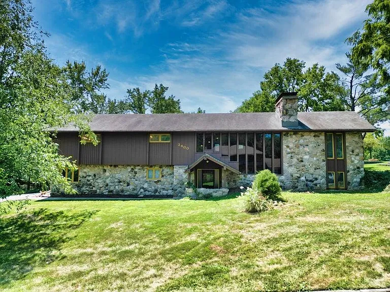 2400 Ridgefield Rd — Photo 1