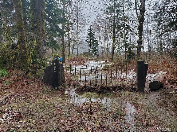 3rd image of 182 Burton Creek Rd