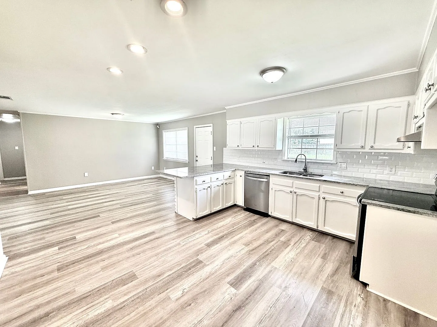 Bright & Spacious 3 Bedroom Brick Home with Double Carport & Large Backyard — Photo 1