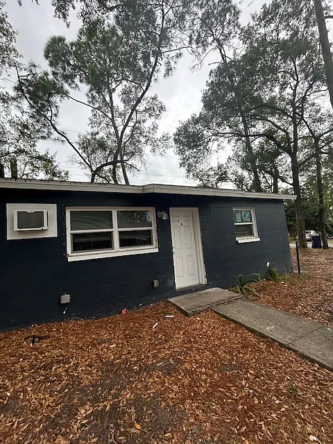 2 bed, 700 sqft, $1,600 — Photo 1