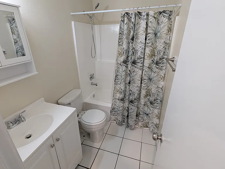 219 Lime St #104 — Photo 9