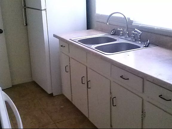 1715 E 22nd St N Kitchen_09042024