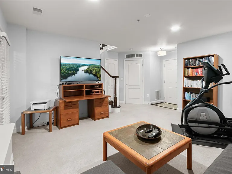 7207 Phelps Hill Ct — Photo 38