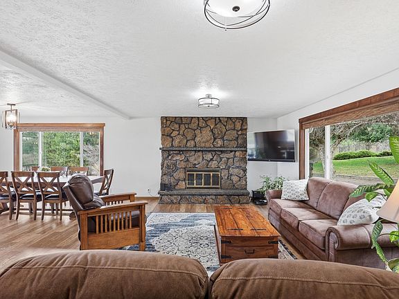 5th image of 2416 W Hazard Rd