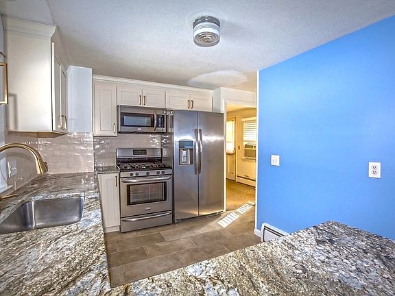 4th image of 208 Birch Rd