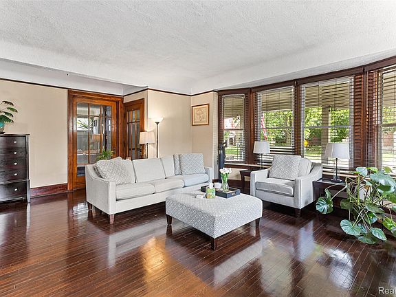 3rd image of 7641 La Salle Blvd