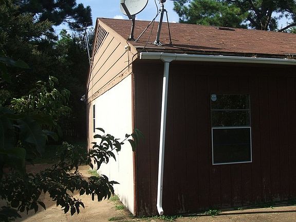 5th image of 3020 Briarwood Dr