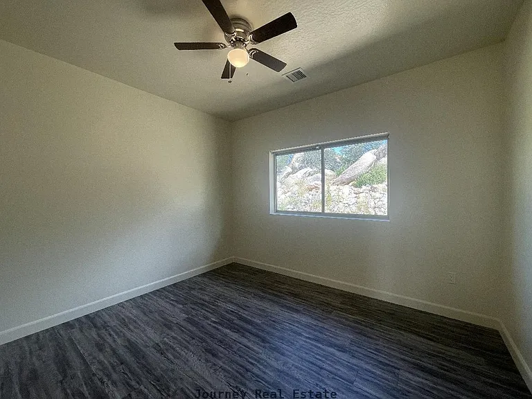 1668 W Iron Springs Rd Building 1 — Photo 7