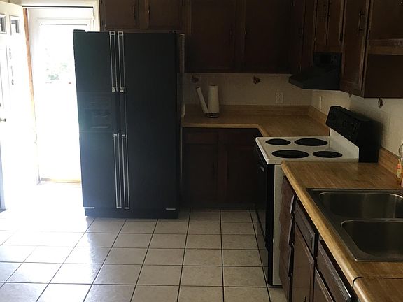 4th image of 616 W 4th St