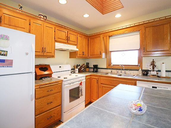 3rd image of 325 Wagner Way