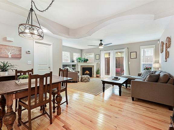 Open, spacious floor plan>