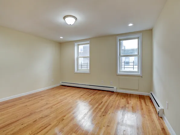 16 Hopkins Avenue image 9 of 15