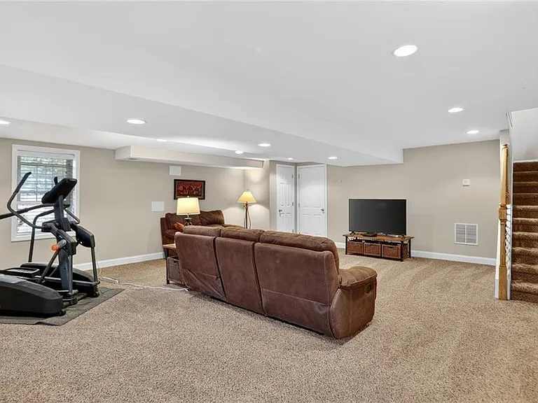 2560 Skyland Trl NE — Photo 10