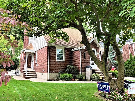 4th image of 555 College Ave