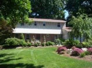 47 Boxwood Dr, Kings Park, NY 11754