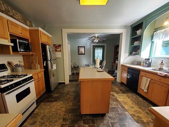 3rd image of 69 Owego St