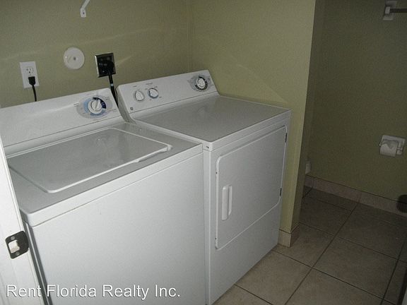 5th image of 2227 White Pine Cir APT B