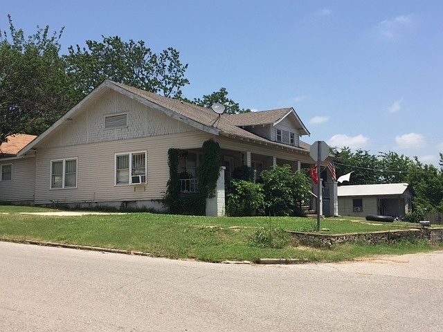 2nd image of 924 W Muskogee Ave