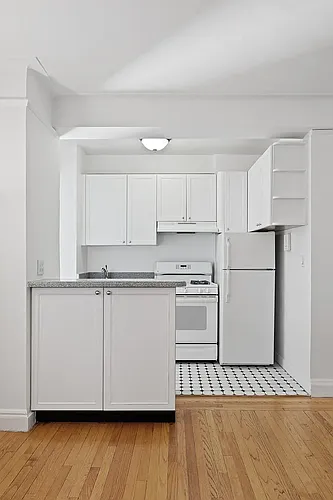 301 E 21st St #8G Photo 1