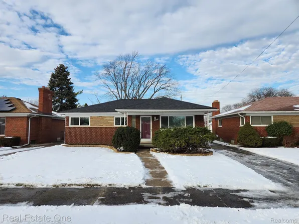 16485 Veronica Ave, Eastpointe, MI 48021