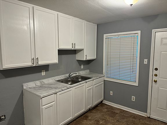 3rd image of 5040 Carmen St #2