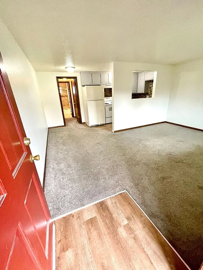 1 bed, 1.0 bath, 600 sqft, $1,049 — Photo 3
