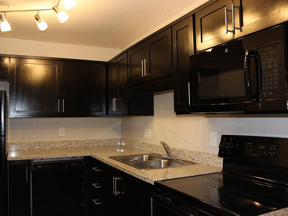Pear White Granite Countertops with Espresso Finish Cabinets
