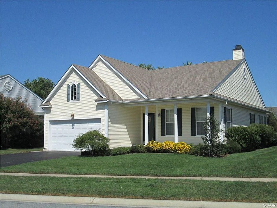 1st image of 104 Selbourne Ct
