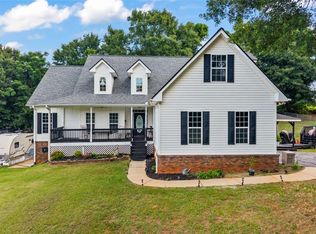 238 Apple Valley Rd, Commerce, GA 30529