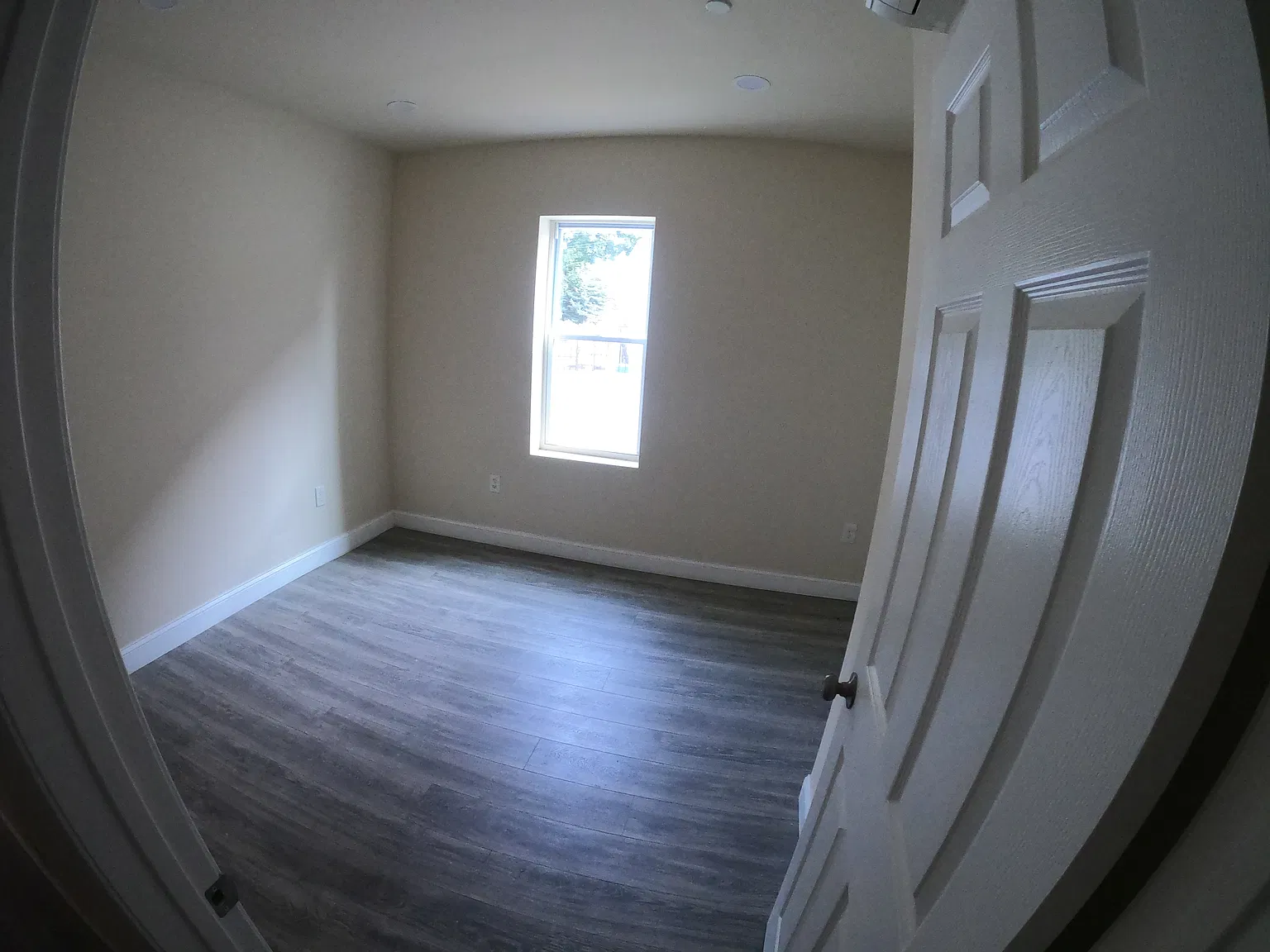 2 bed, 1200 sqft, $2,200 — Photo 2