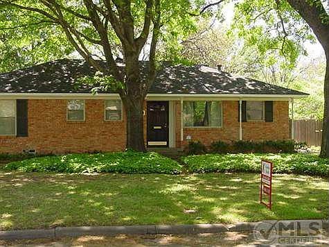 1st image of 3304 Newcastle Dr