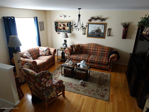 2nd image of 8 Waterview Dr